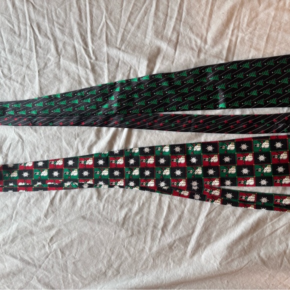 Black and Green Holiday Ties 100% silk lot of two Christmas festive - Picture 1 of 6
